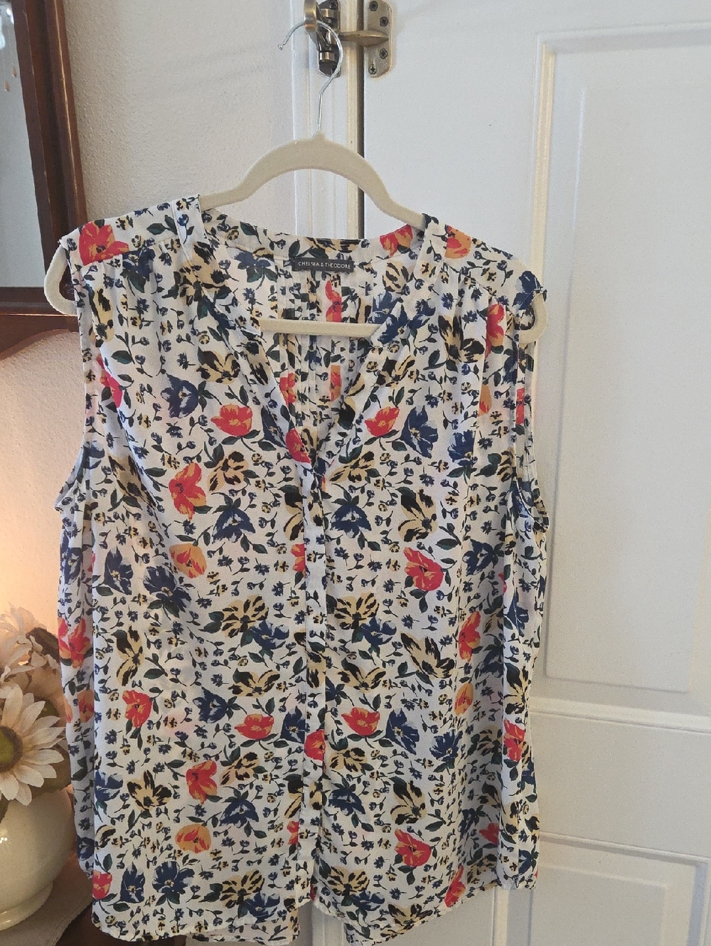Sleeveless Floral Button-Front Blouse in White with Blue & Red Print